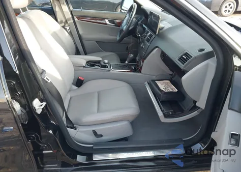 2008 Mercedes-Benz C 300 Luxury/Sport z USA, uszkodzony, nr VIN WDDGF54X78R013620